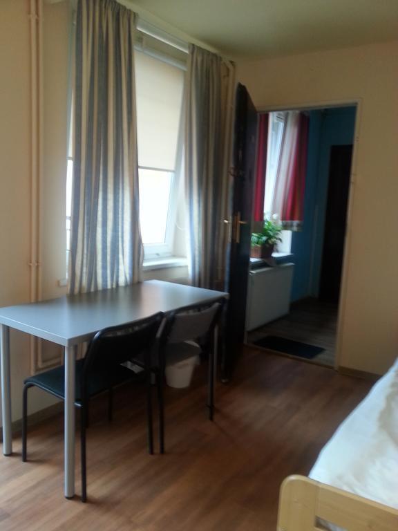 Hostel Apart & Hostel Guest Room Brendan Krakau