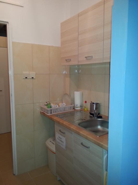 Hostel Apart & Hostel Guest Room Brendan Krakau